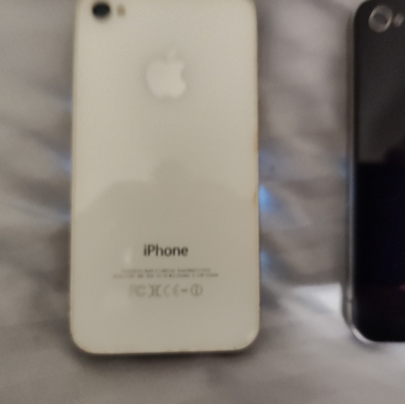 Iphones 4s Great Condition, Works Great - Picture 5 of 16